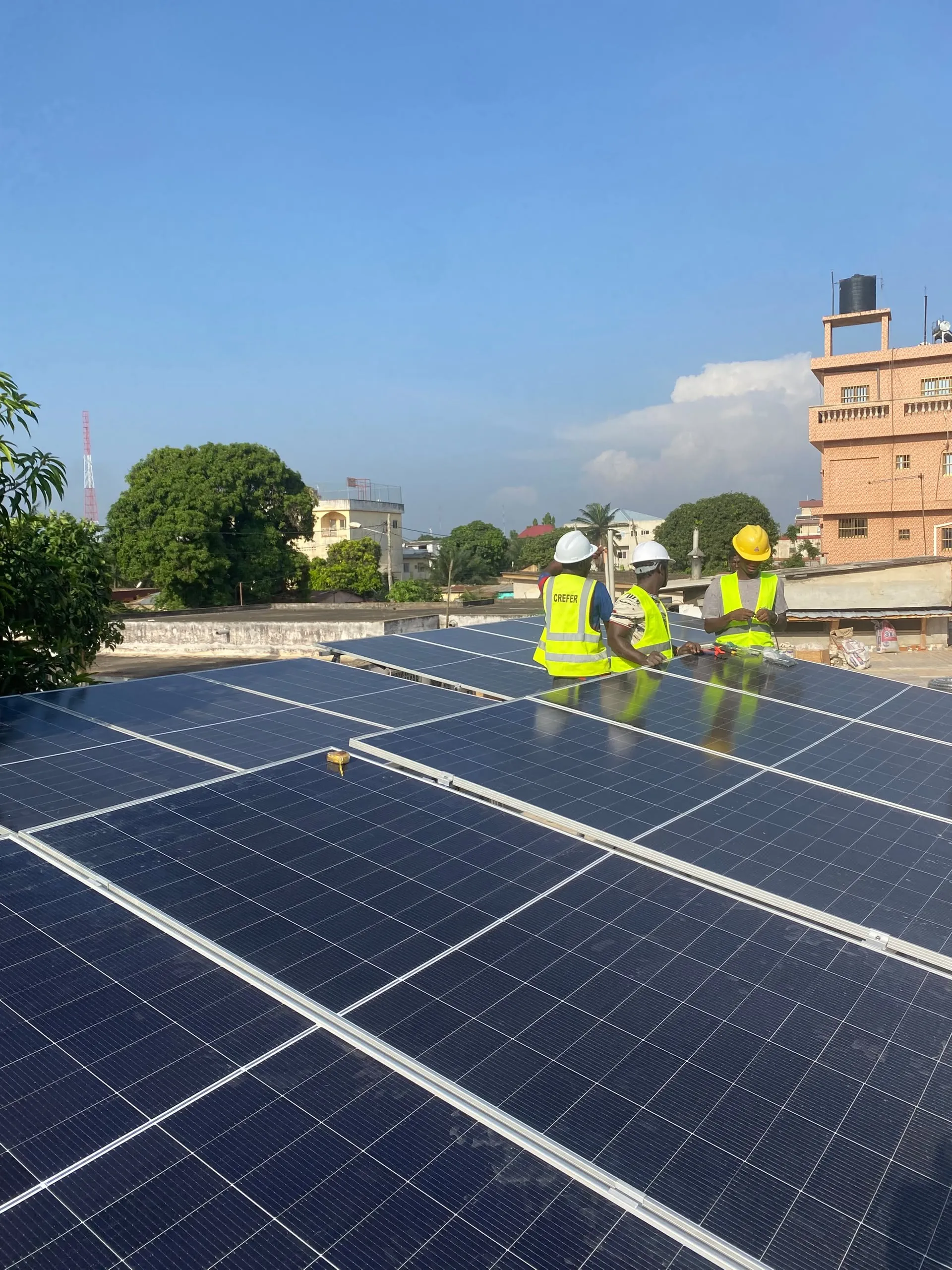 Champ photovoltaïque en toiture-terrasse