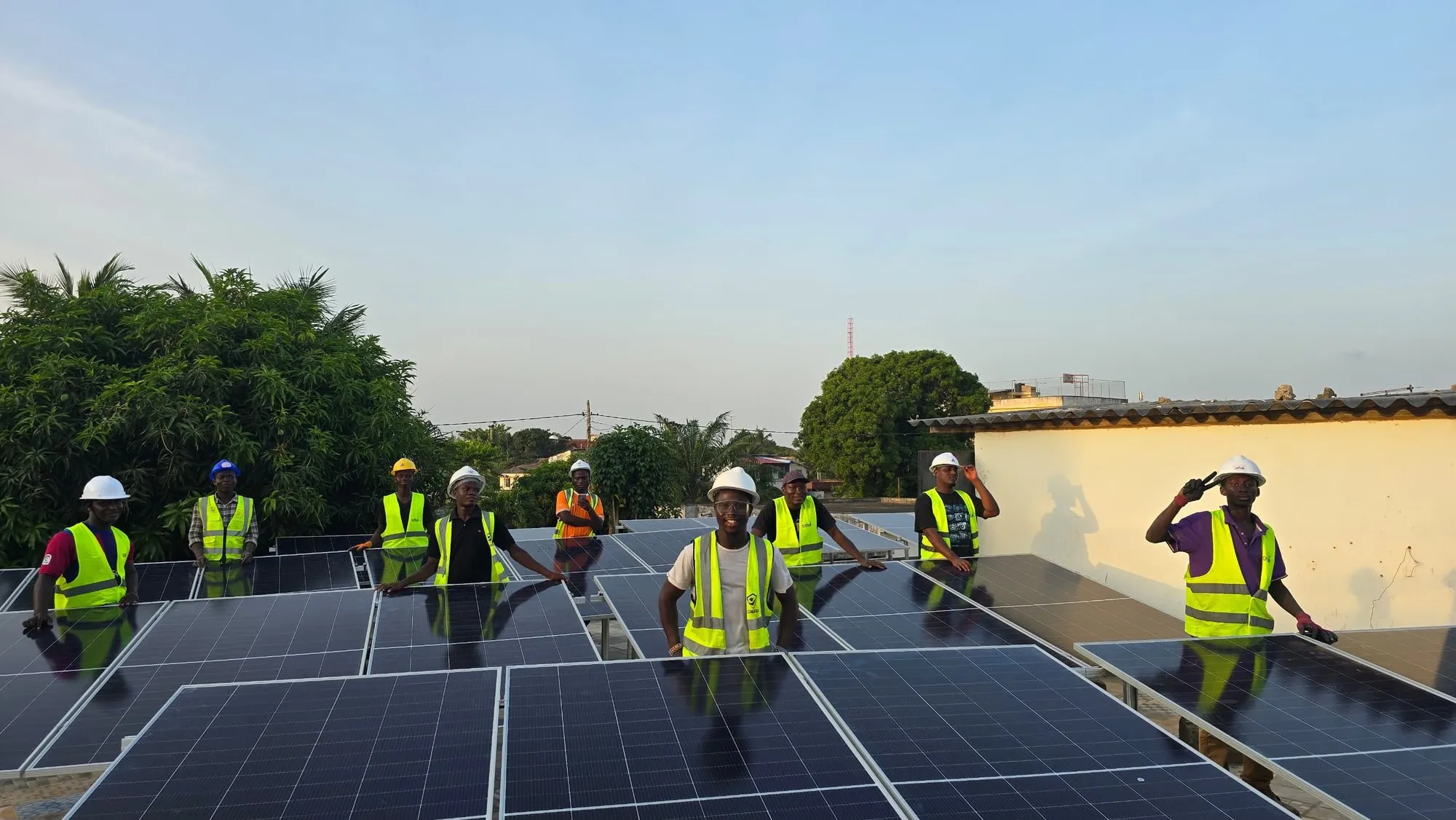 Équipe sur un chantier solaire